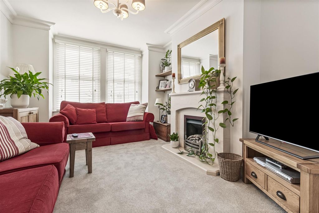 Property photo 2 of 17 36 Lanfranc Road-014.Jpg