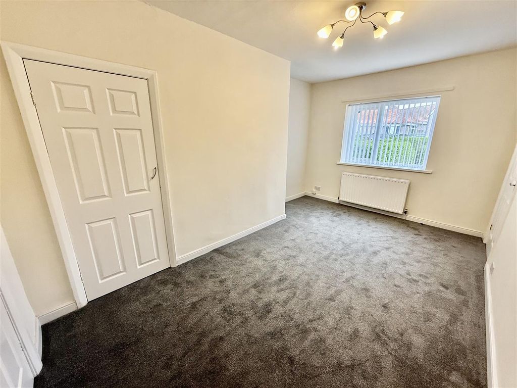 Property photo 2 of 10 Lounge