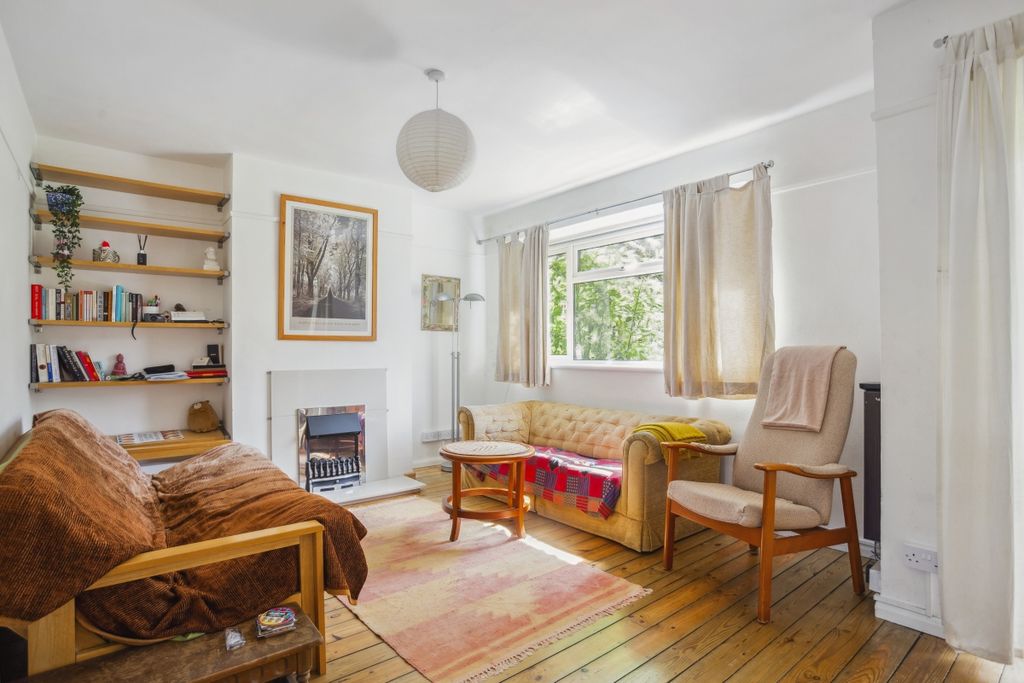 Property photo 3 of 11 74255_Flat 1 440 ...