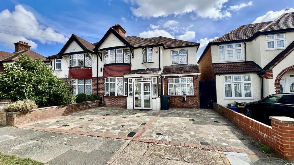 Property photo 1 of 10 13 Blossom Waye