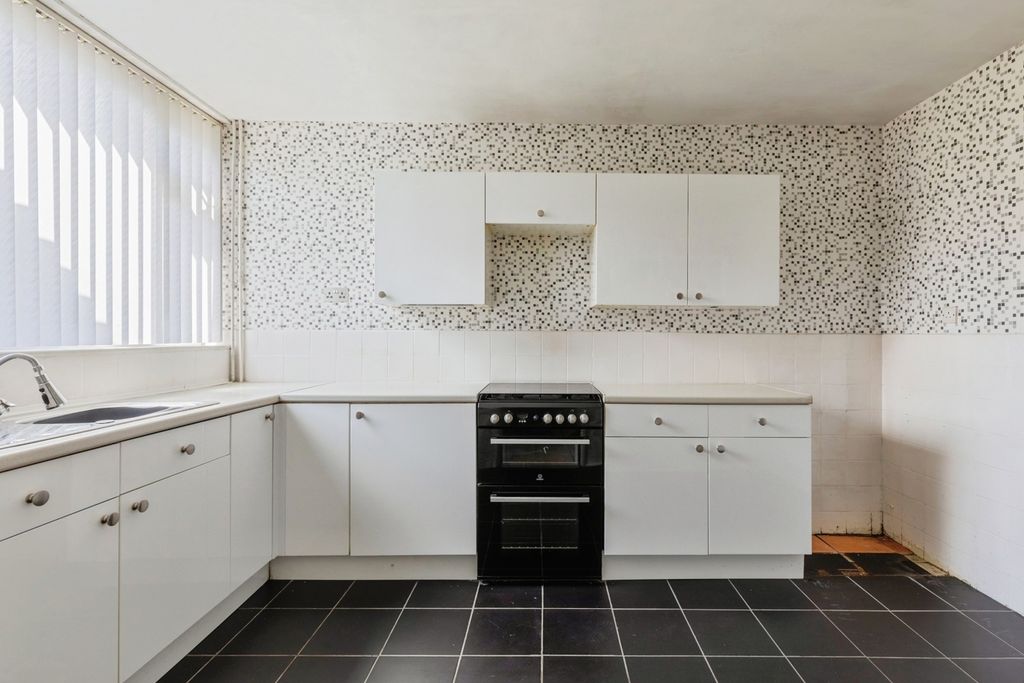Property photo 2 of 20 Pbox-Img.Jpg