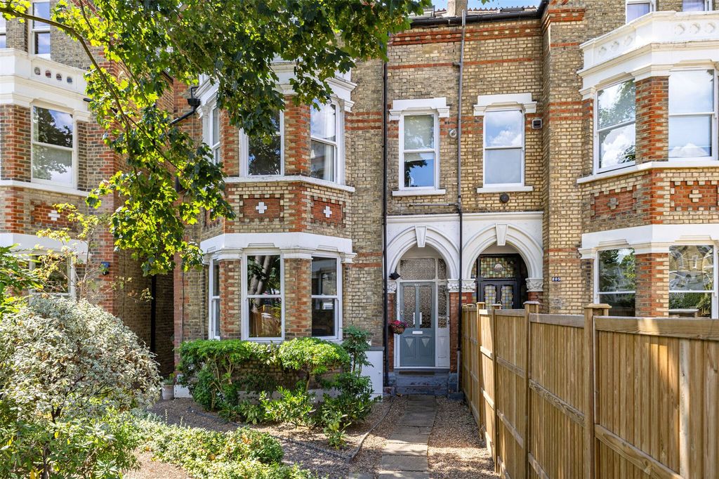 Property photo 1 of 16 St Margarets Road