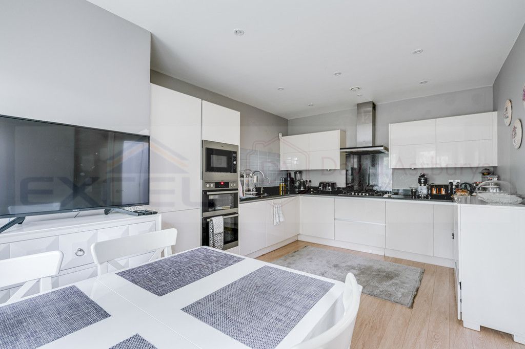 Property photo 2 of 8 Img_32113_15_Large