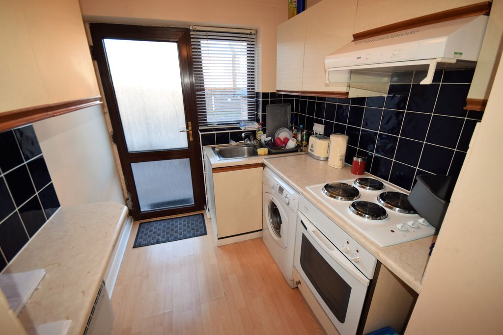 Property photo 3 of 5 Kitchen