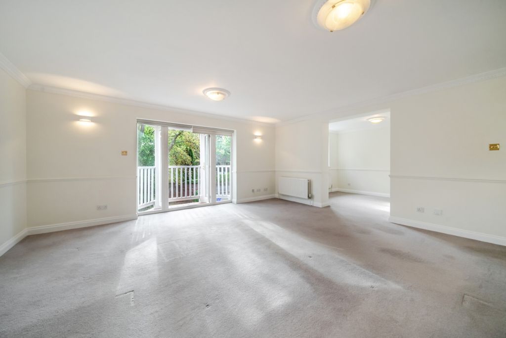 Property photo 3 of 11 Larch Avenue