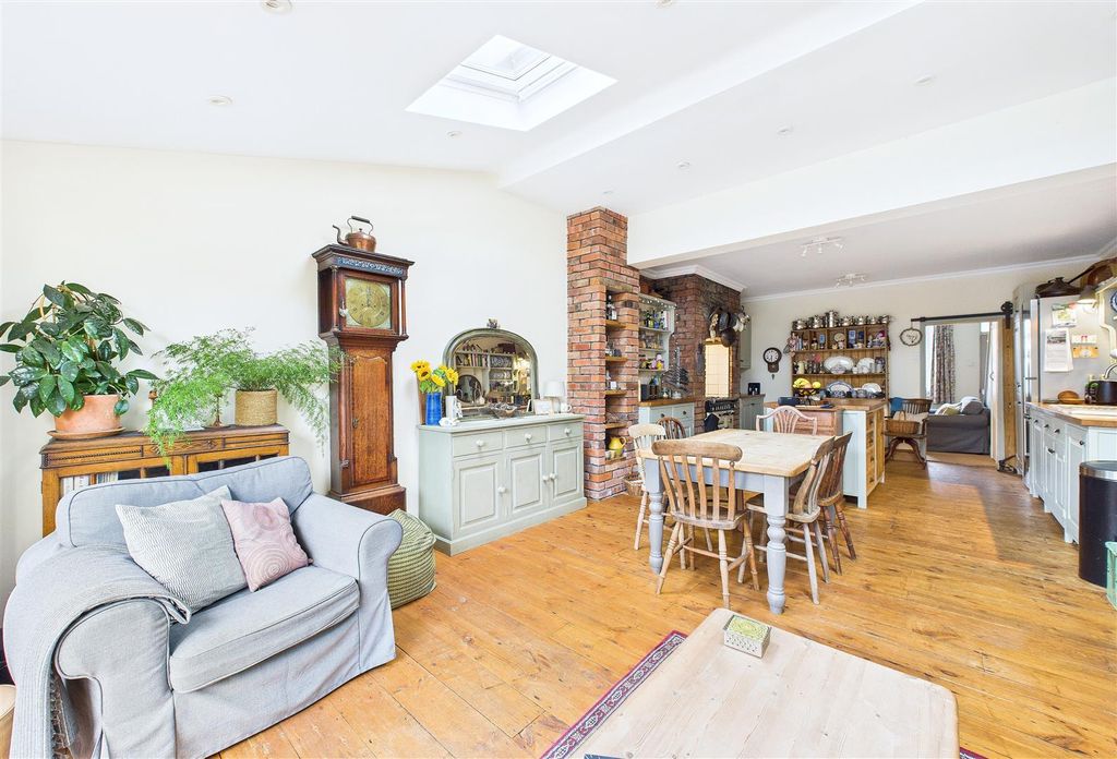 Property photo 3 of 18