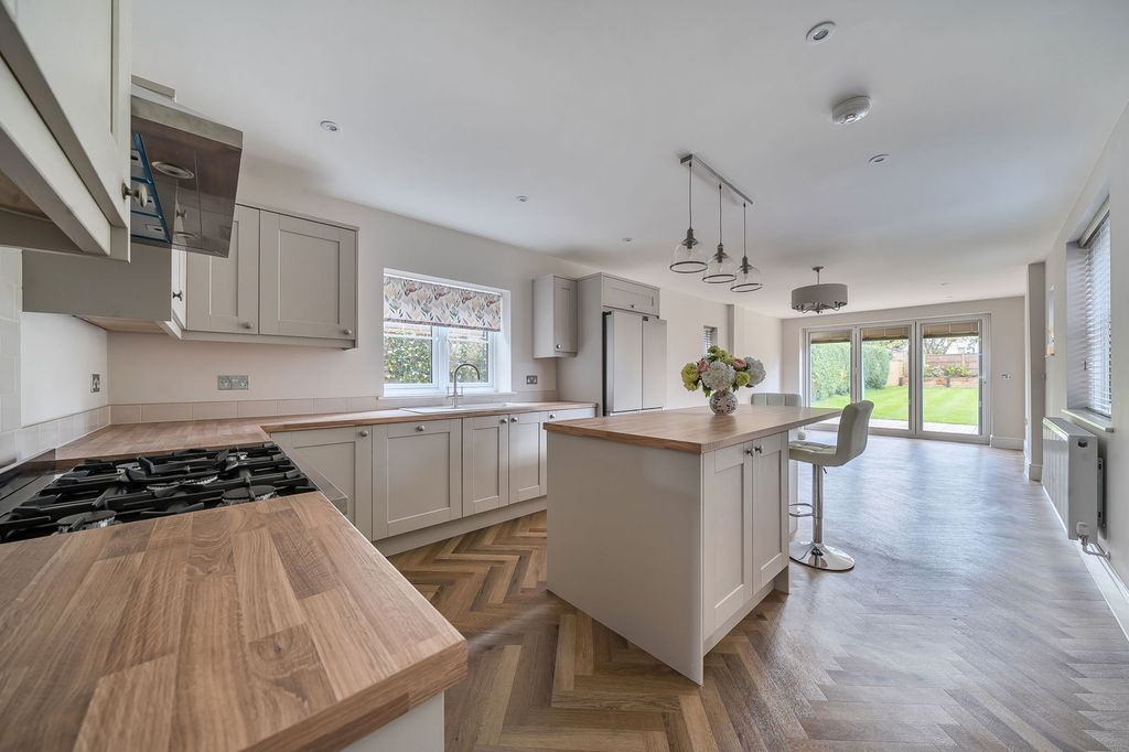 Property photo 2 of 22