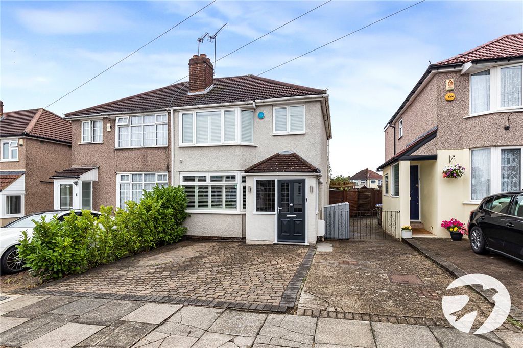 Property photo 1 of 18 External