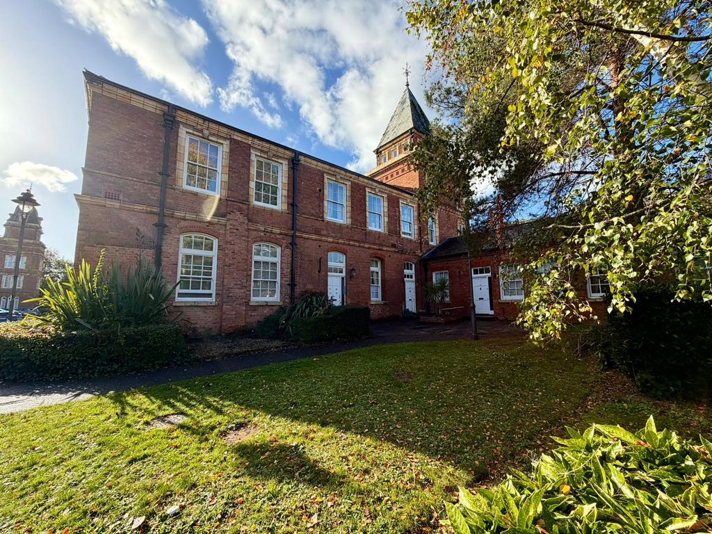 Property photo 1 of 5 6F498D3F-F7B6-42D4-Be59-83496B3Bb72E