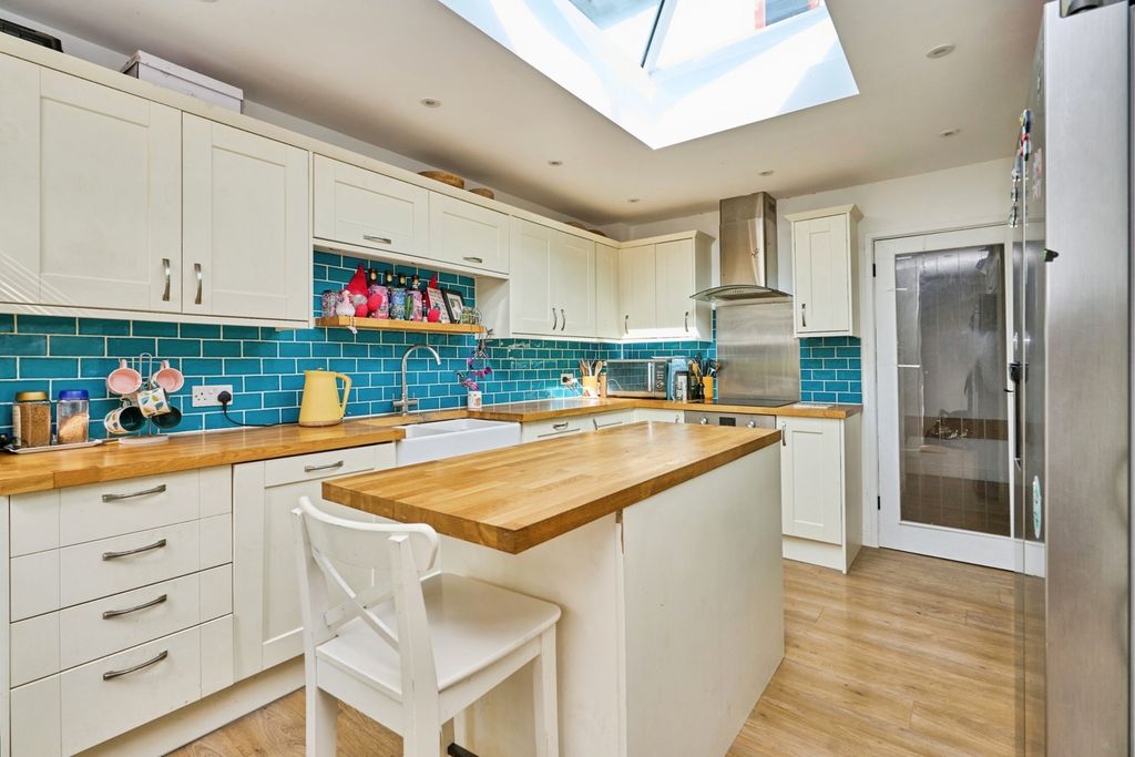 Property photo 2 of 12 Kitchen