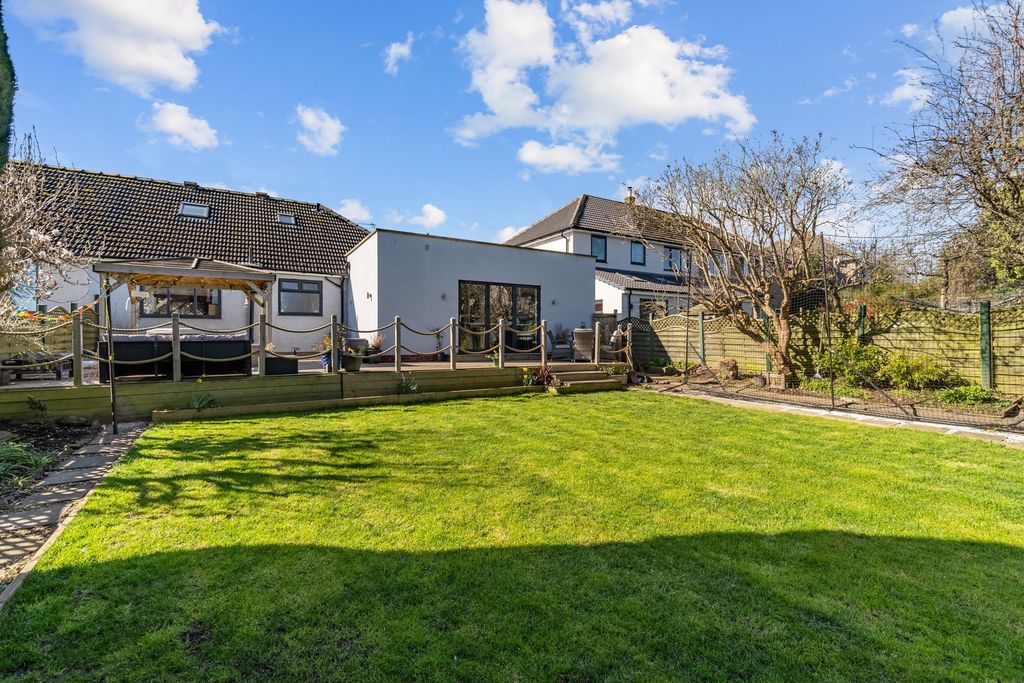 Property photo 1 of 25