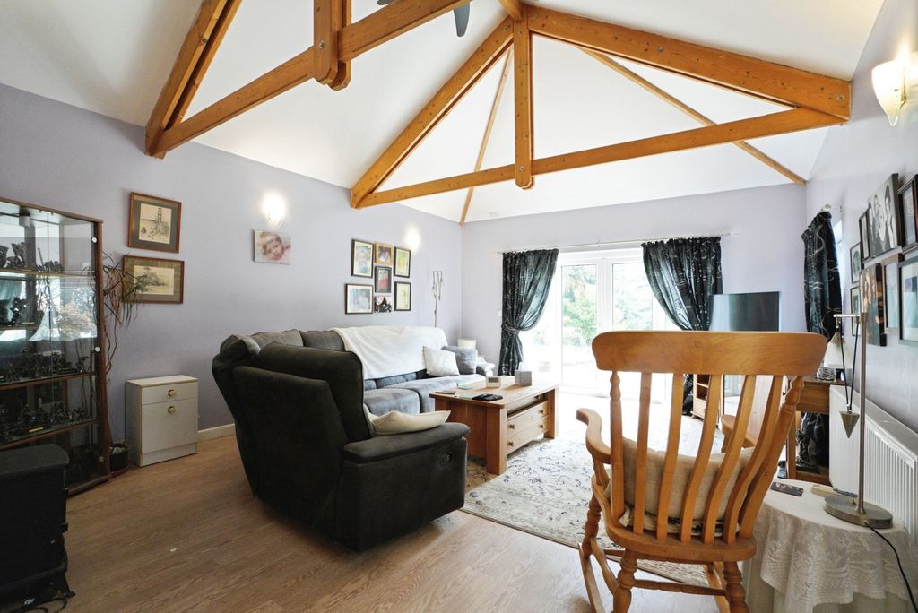 Property photo 3 of 17 Photo