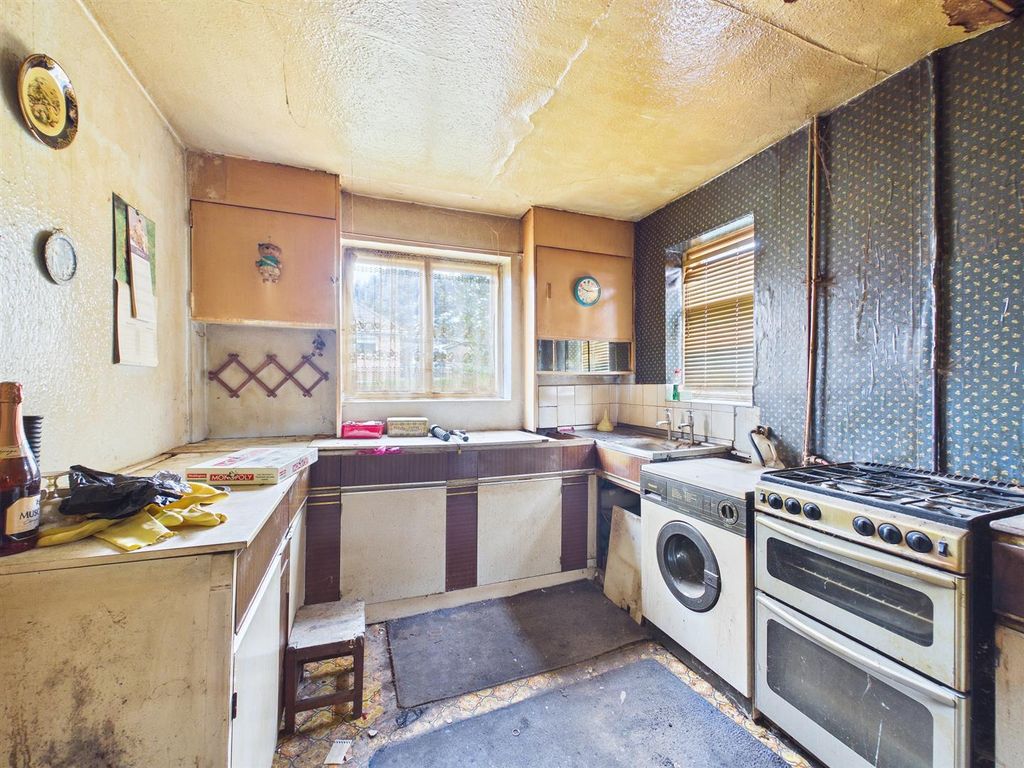 Property photo 3 of 13 Three Bedroom House For Auction, Speedwell (2).Jpg