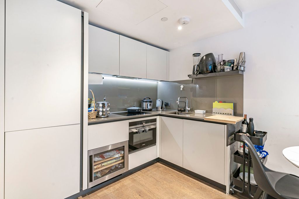 Property photo 2 of 17 Kitchen