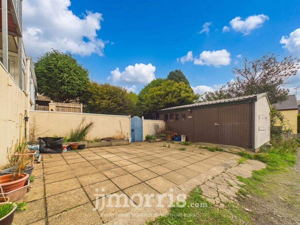 Property photo 2 of 29