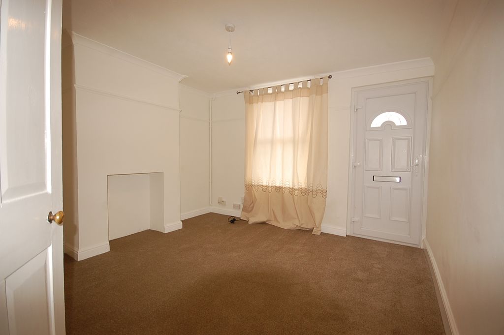 Property photo 2 of 8 Lounge