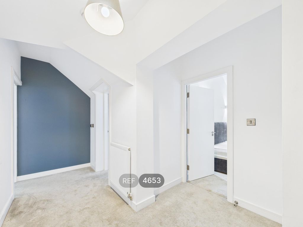 Property photo 3 of 17 Hallway