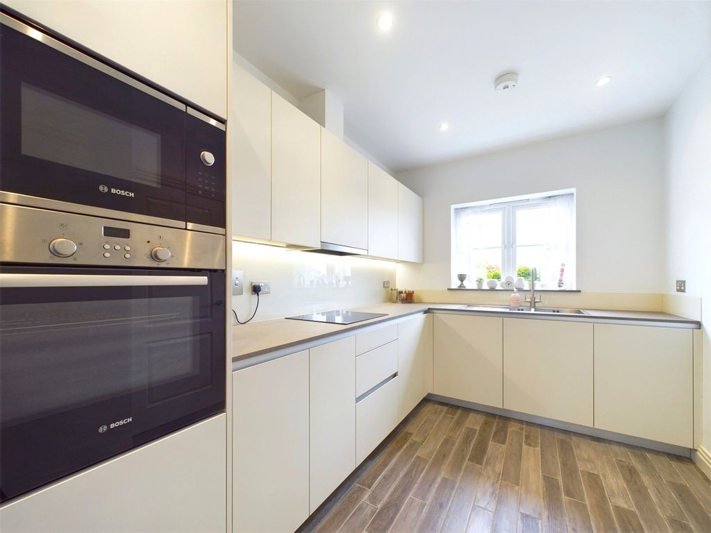 Property photo 2 of 11 Picture No. 28