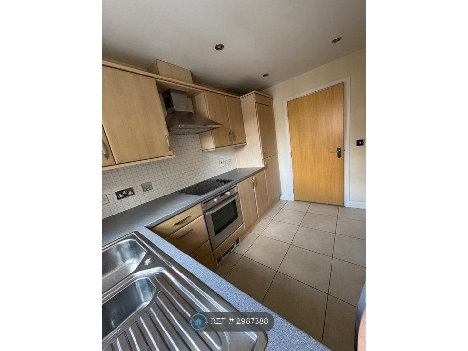 Property photo 2 of 7 Kitchen