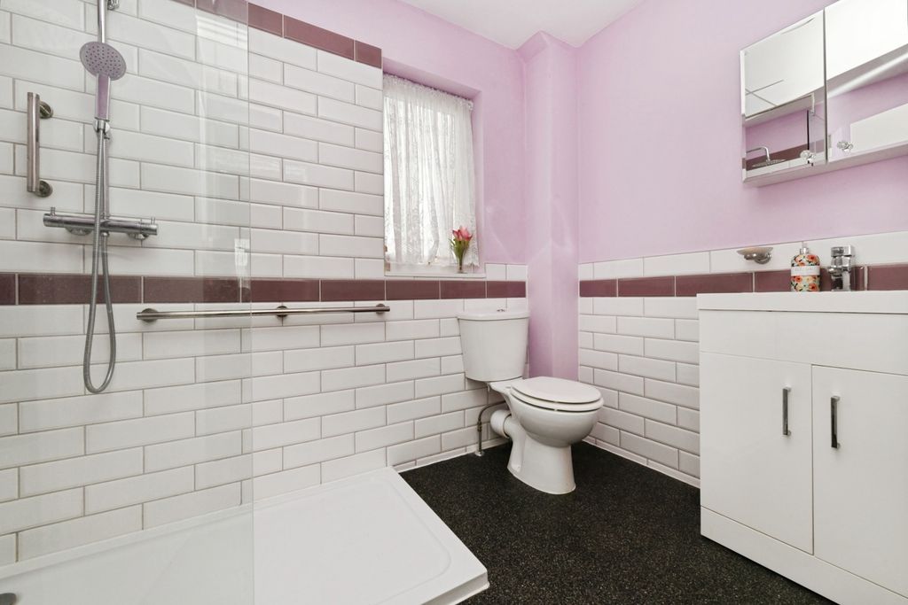 Property photo 3 of 17 Photo