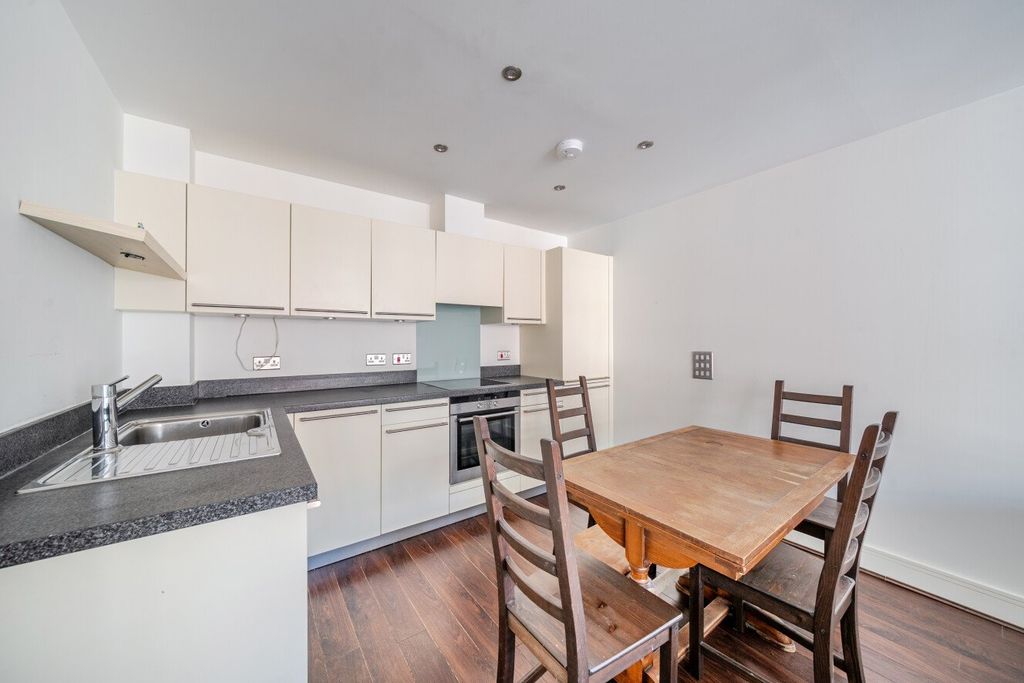 Property photo 2 of 7 Picture No. 30