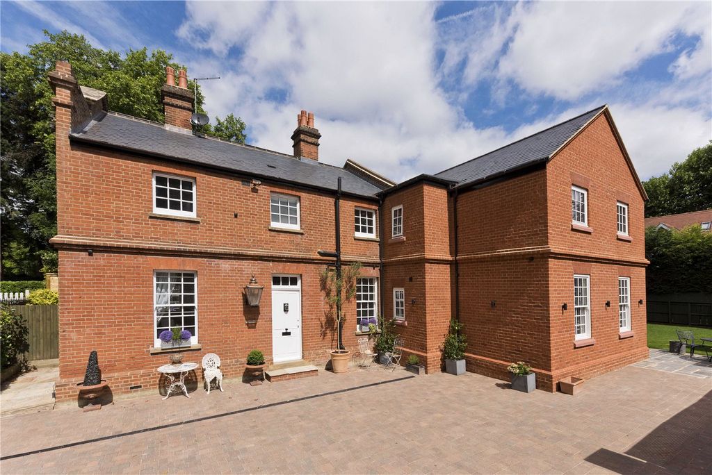 Property photo 1 of 7 External