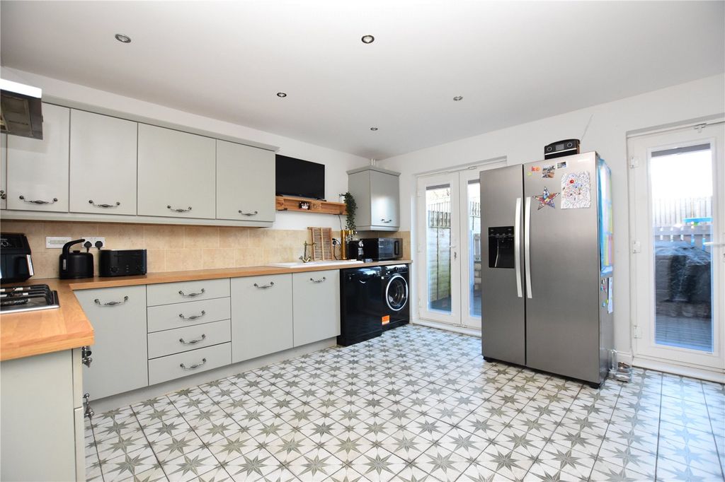 Property photo 2 of 29 Picture No. 21