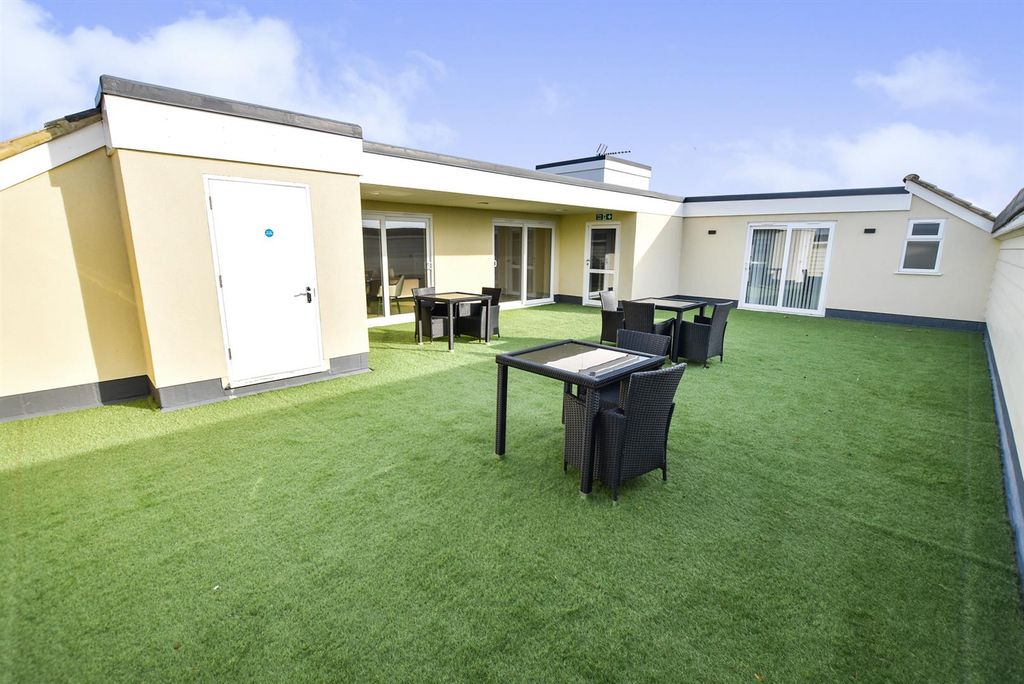 Property photo 3 of 17 Roof Top Garden