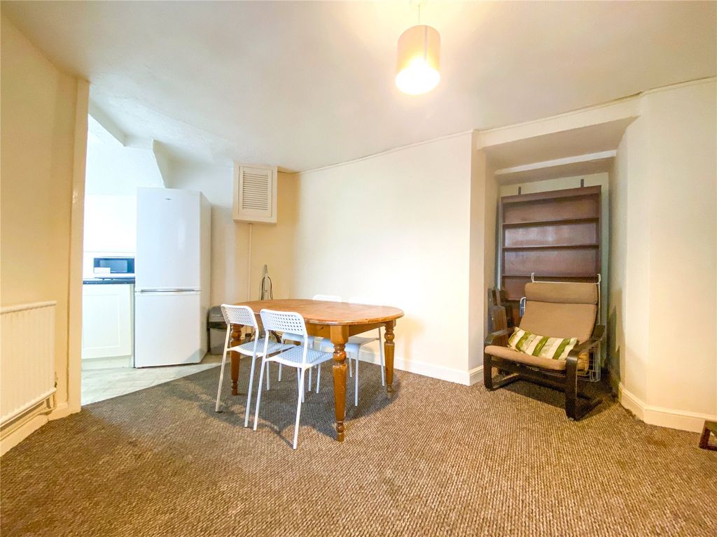 Property photo 2 of 12 Picture No. 21