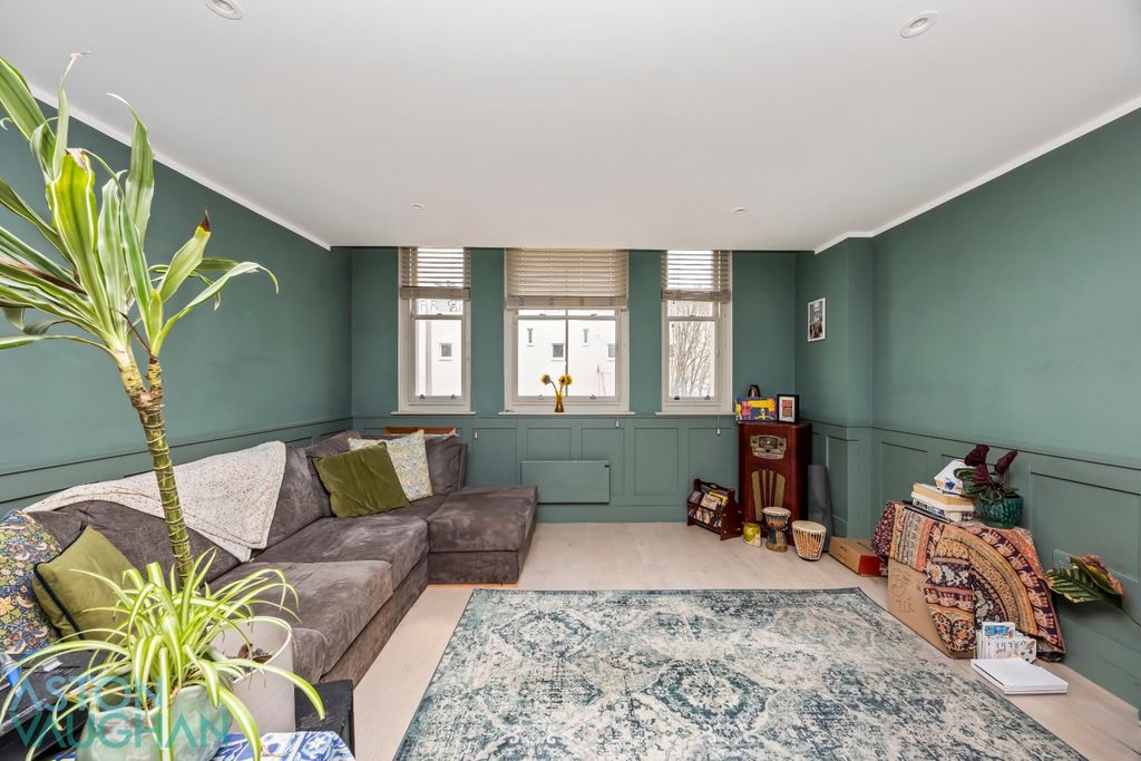 Property photo 3 of 16 4975455