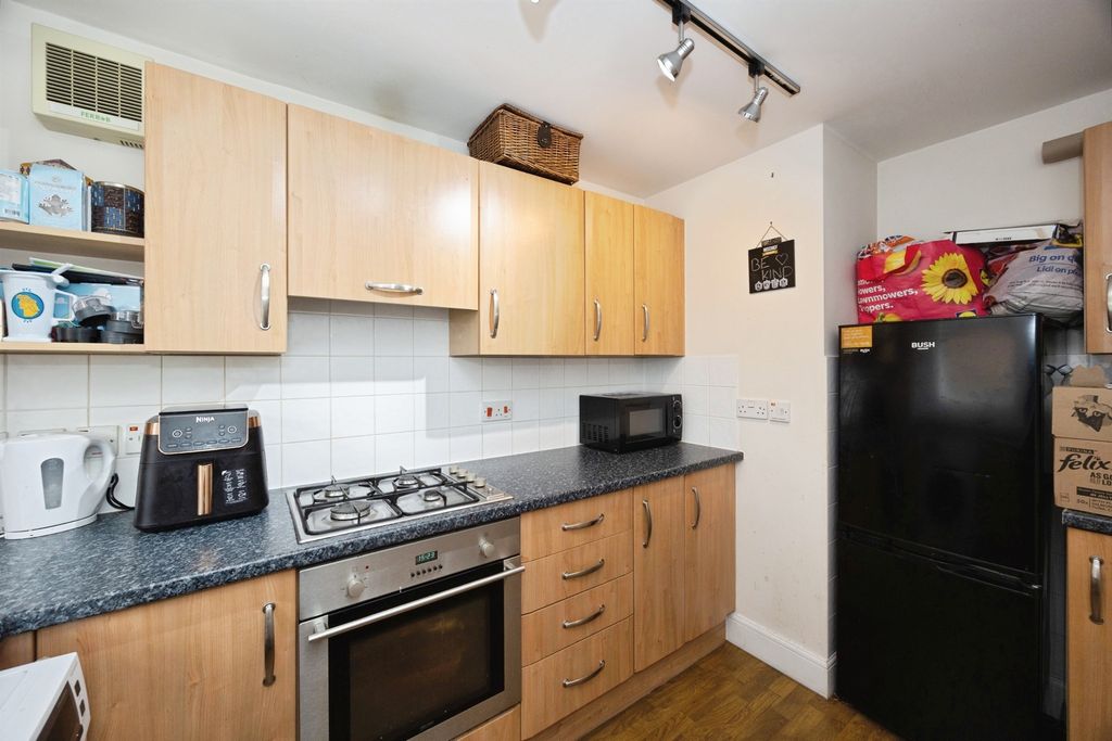 Property photo 3 of 17