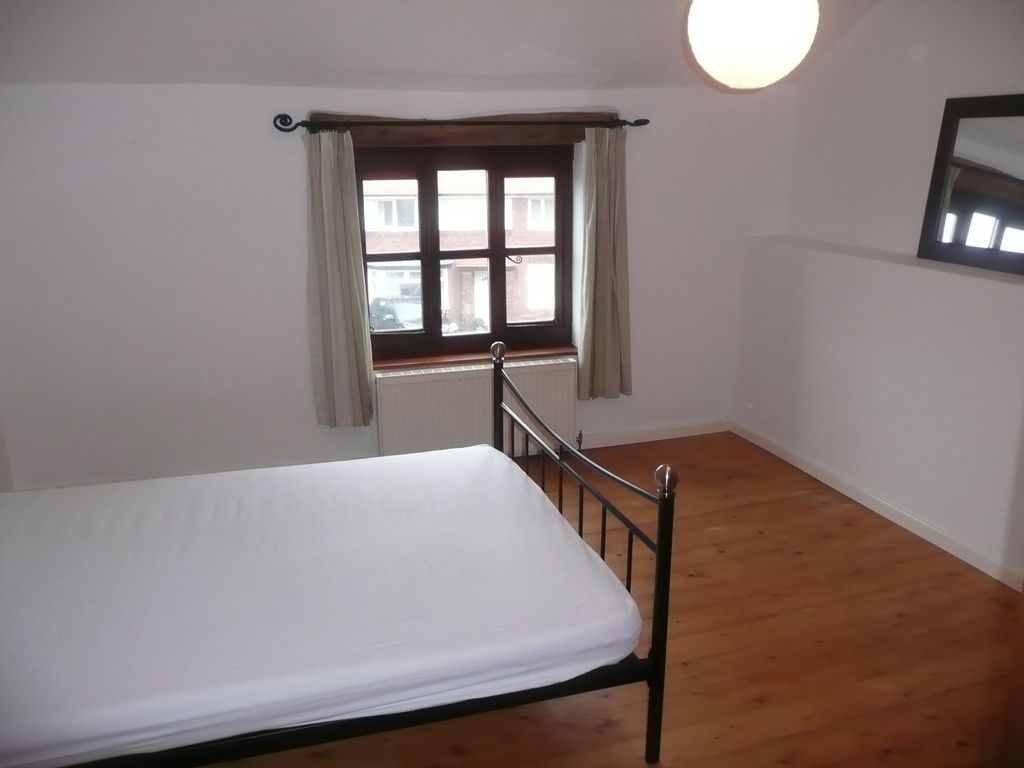 Property photo 3 of 28 Bedroom