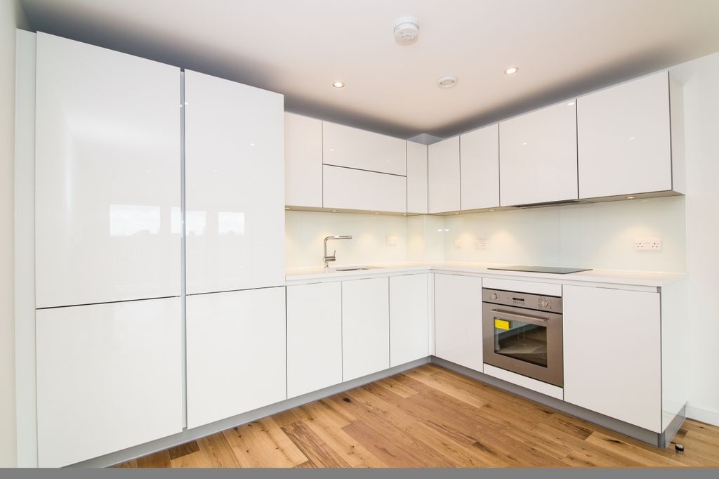 Property photo 3 of 8 Kitchen