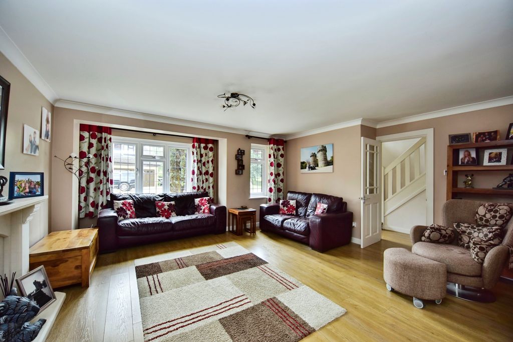 Property photo 2 of 20 Large Family Lounge