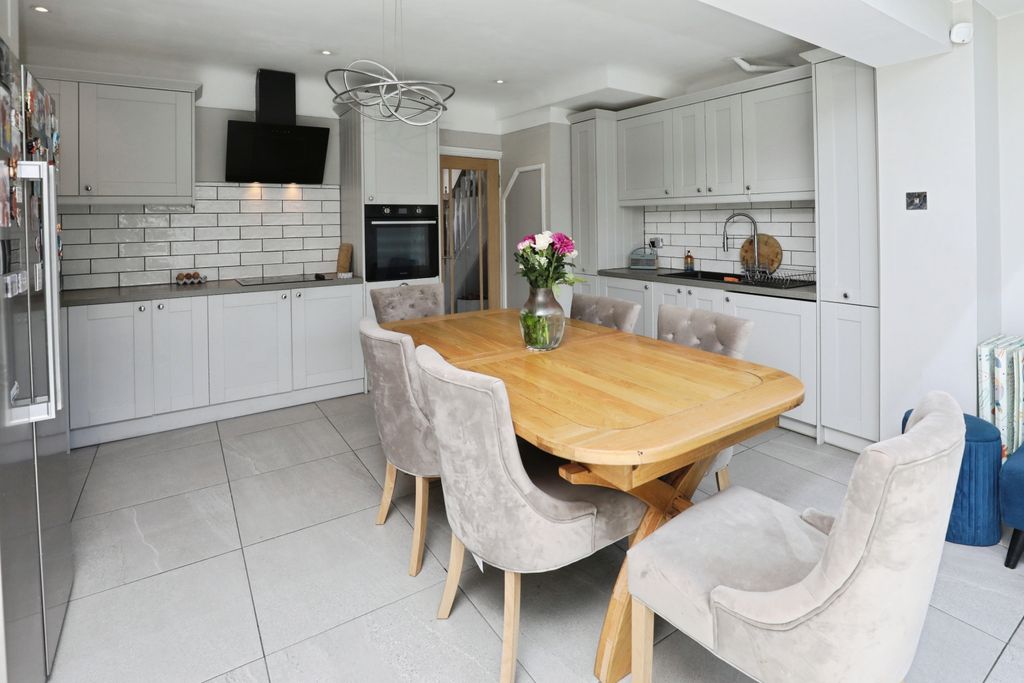 Property photo 3 of 17 3