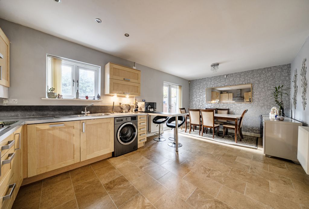 Property photo 3 of 19 1372526-6-68Fa0B3...