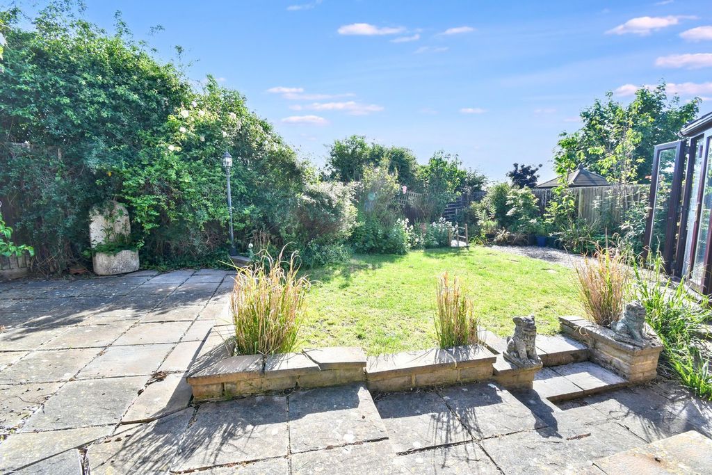 Property photo 2 of 20