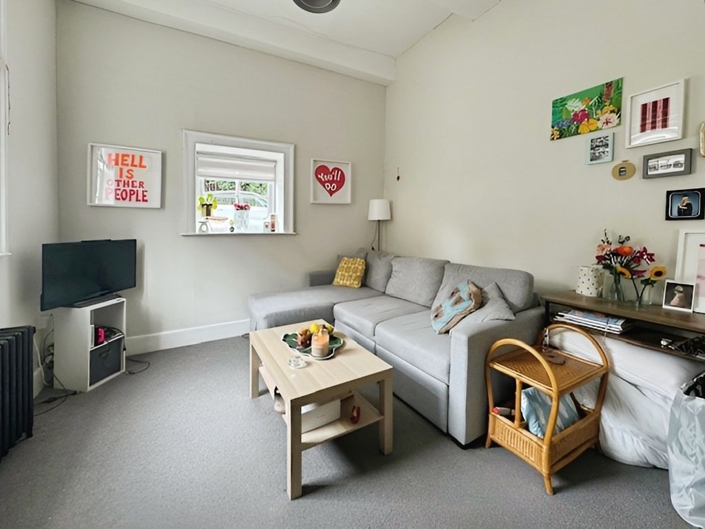 Property photo 3 of 8 E4A67910-Image002