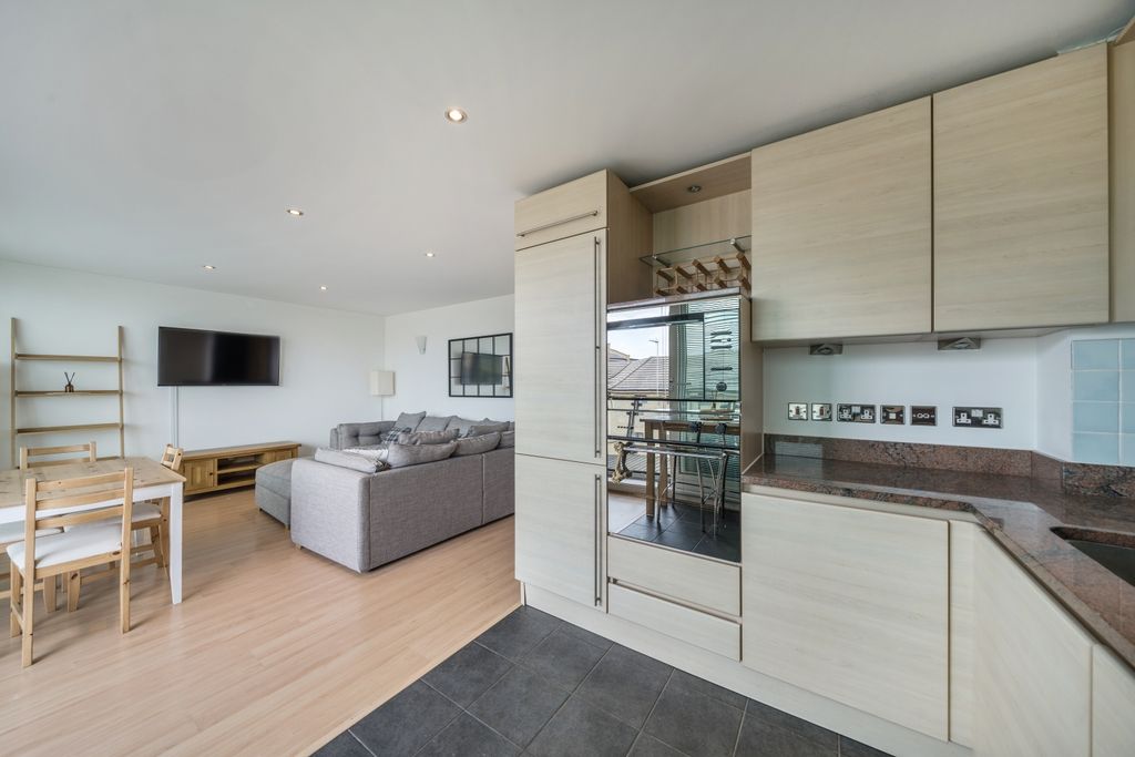 Property photo 1 of 18 1299388-12-683060Fec15F6-Arw