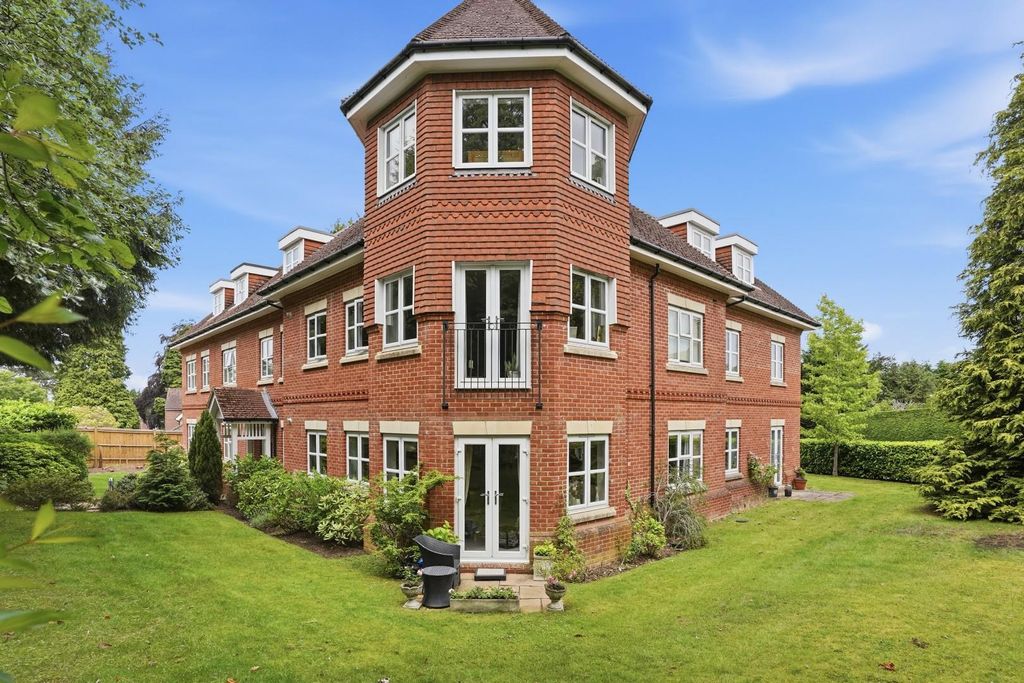 Property photo 1 of 16 Oaklands