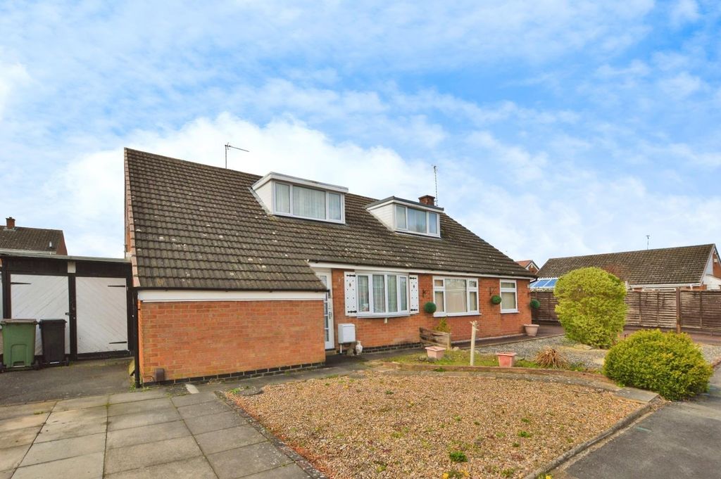 Property photo 1 of 13 Pitton Close