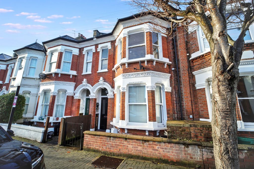 Property photo 1 of 23 18B Knoll Road, Wandsworth, London, Sw18 2Df