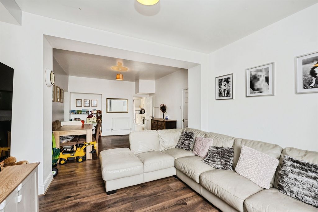 Property photo 2 of 16