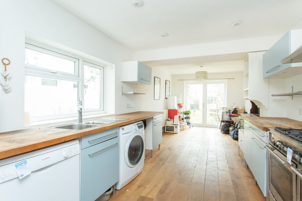 Property photo 3 of 12 Picture 3