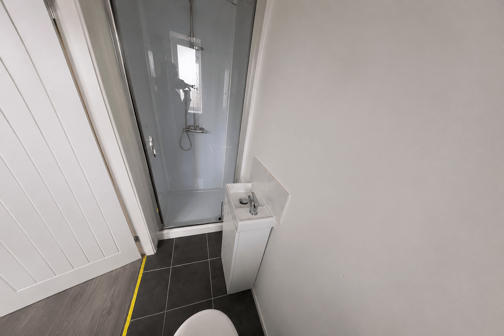 Property photo 3 of 20 En-Suite