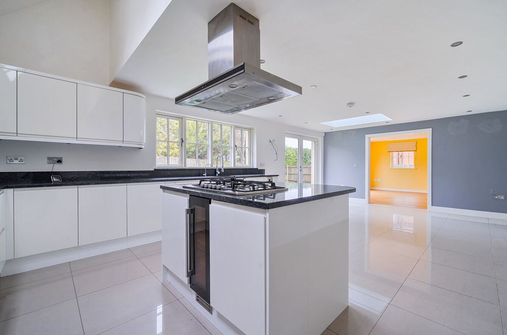 Property photo 3 of 18 1397018-17-6967E9...