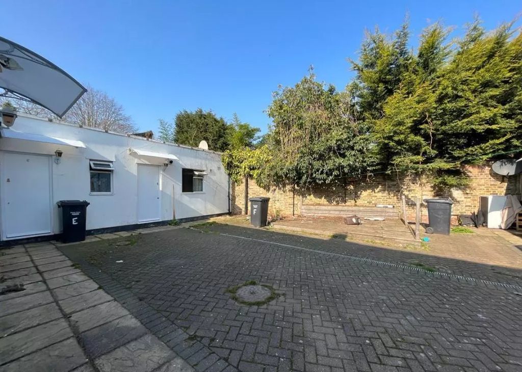 Property photo 2 of 11