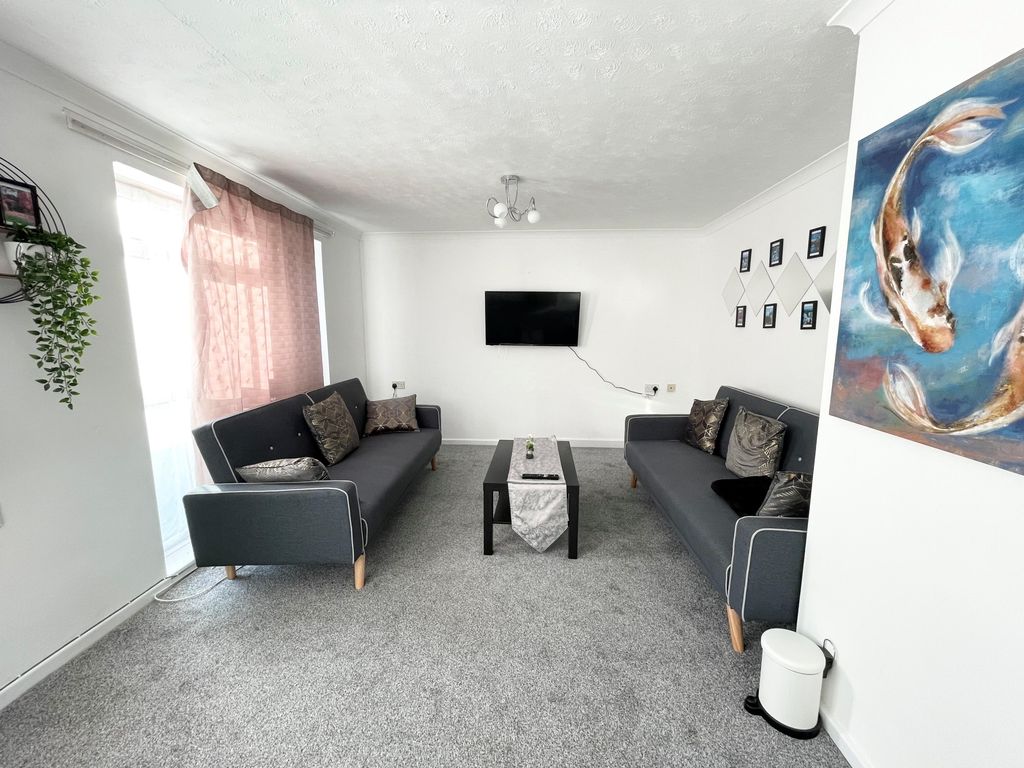 Property photo 1 of 9 Living Room