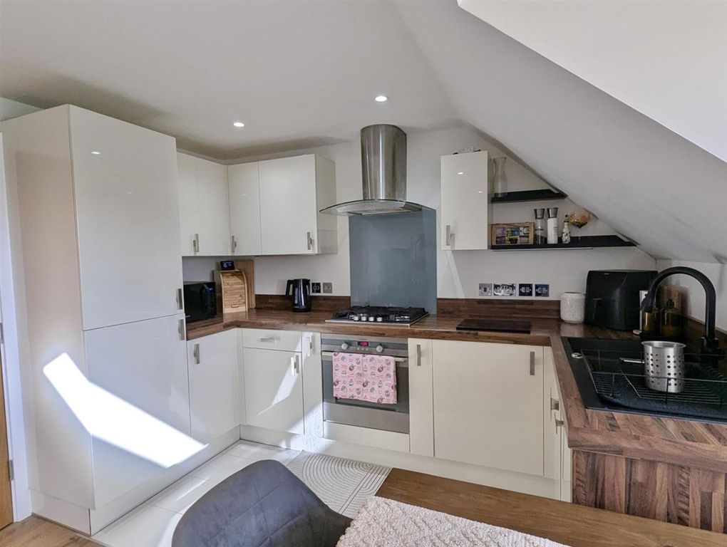 Property photo 3 of 16 B6E10316-Ed63-472d-B87d-48c41A090269.Jpeg