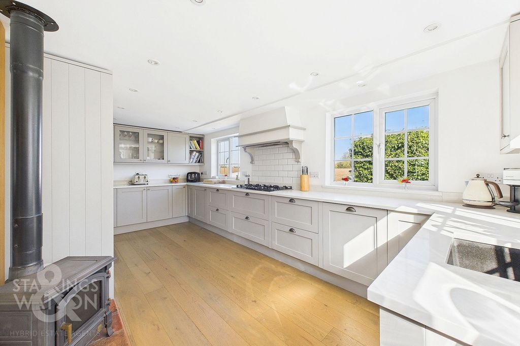 Property photo 3 of 33